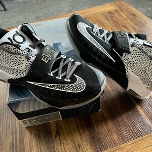 Nike Black and White Athletic Shoes